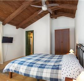 2 Bedroom Villa with Garden in Jadreski near Pula, Sleeps 5-6